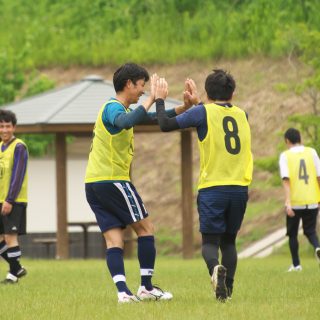 ビューティフルゴーーーーール！！
ゴールを祝う福田君と濱本くん！！